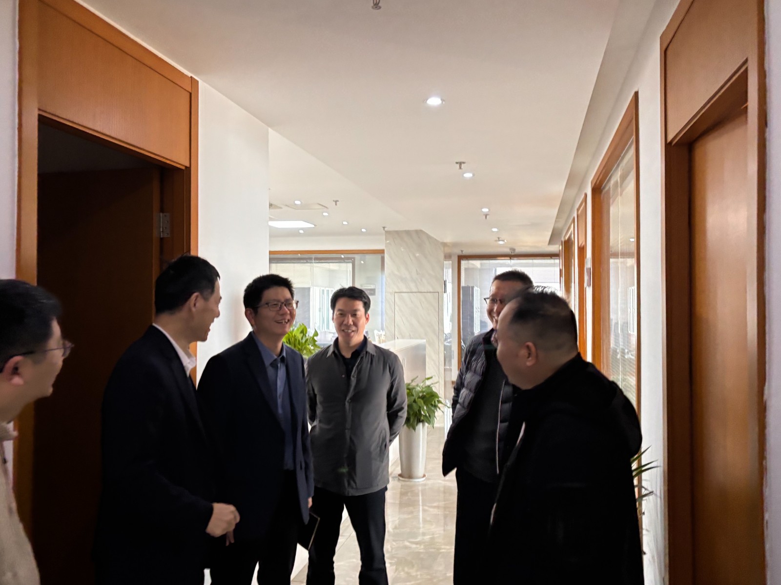 南太湖新区检察院领导走访浙江汉本律师事务所：共筑检律协作机制 携手维护司法公正